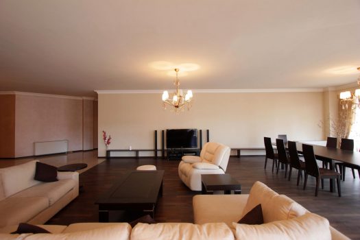 North Avenue 4 bedroom luxe apartment