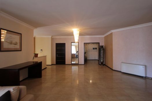 North Avenue 4 bedroom luxe apartment