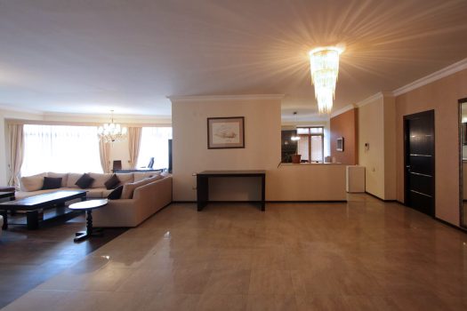 North Avenue 4 bedroom luxe apartment