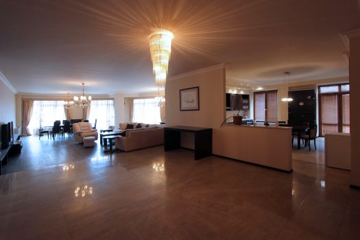 North Avenue 4 bedroom luxe apartment