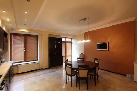 North Avenue 4 bedroom luxe apartment
