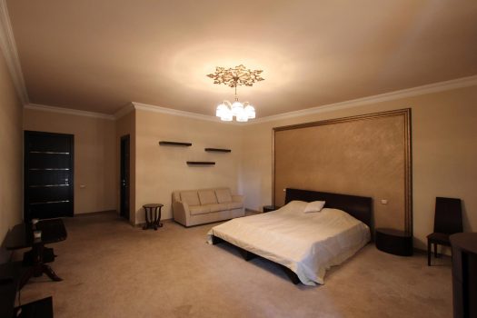North Avenue 4 bedroom luxe apartment