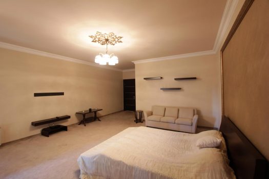 North Avenue 4 bedroom luxe apartment