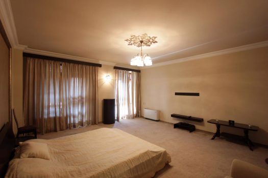 North Avenue 4 bedroom luxe apartment