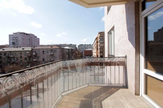 North Avenue 4 bedroom luxe apartment