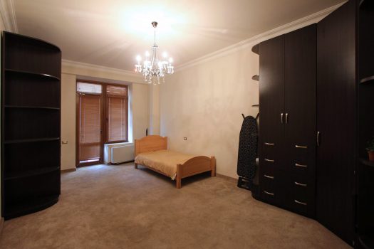 North Avenue 4 bedroom luxe apartment