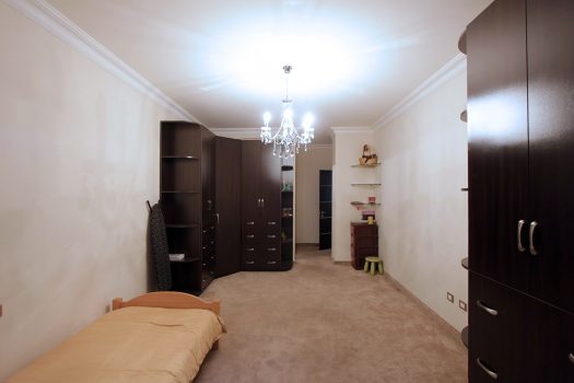 North Avenue 4 bedroom luxe apartment