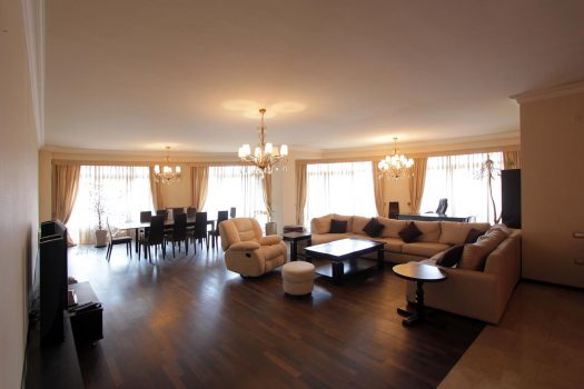 North Avenue 4 bedroom luxe apartment