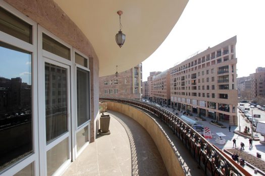 North Avenue 4 bedroom luxe apartment