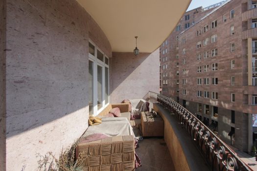 North Avenue 4 bedroom luxe apartment
