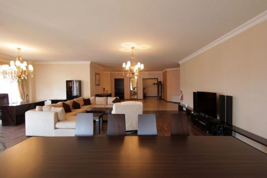North Avenue 4 bedroom luxe apartment