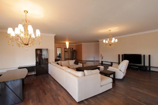 North Avenue 4 bedroom luxe apartment